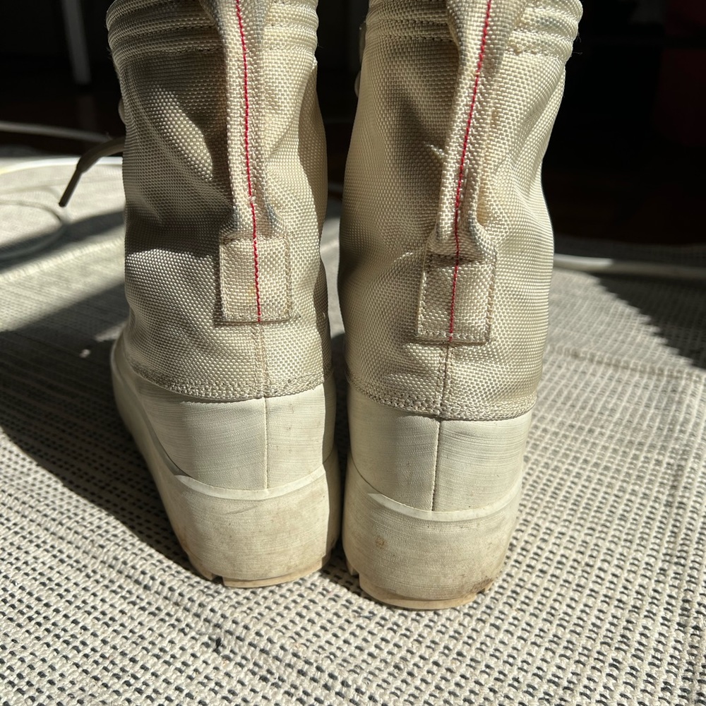 Yeezy 950 Boots - Picture 6 of 6
